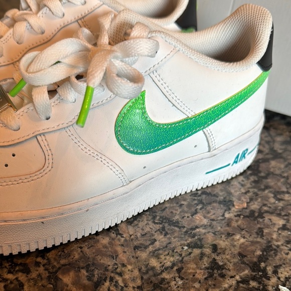 Nike Air Force 1 LV8 1 White with Green Accents EUC 8.5 or 7Y - Picture 7 of 15